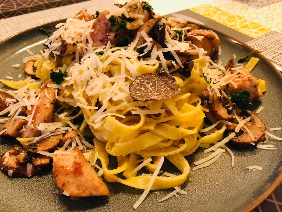 La Ferme Buissonniere Bed & Breakfast Bardou ภายนอก รูปภาพ