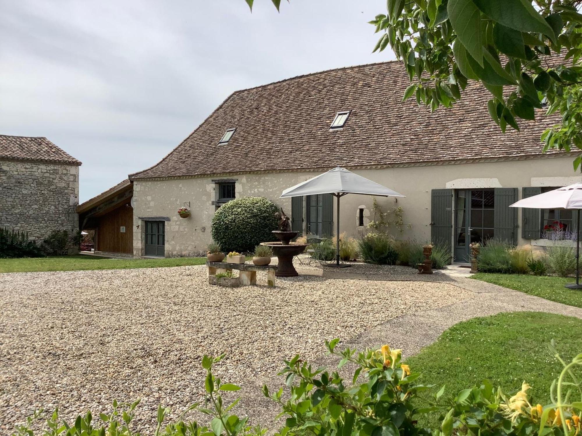 La Ferme Buissonniere Bed & Breakfast Bardou ภายนอก รูปภาพ