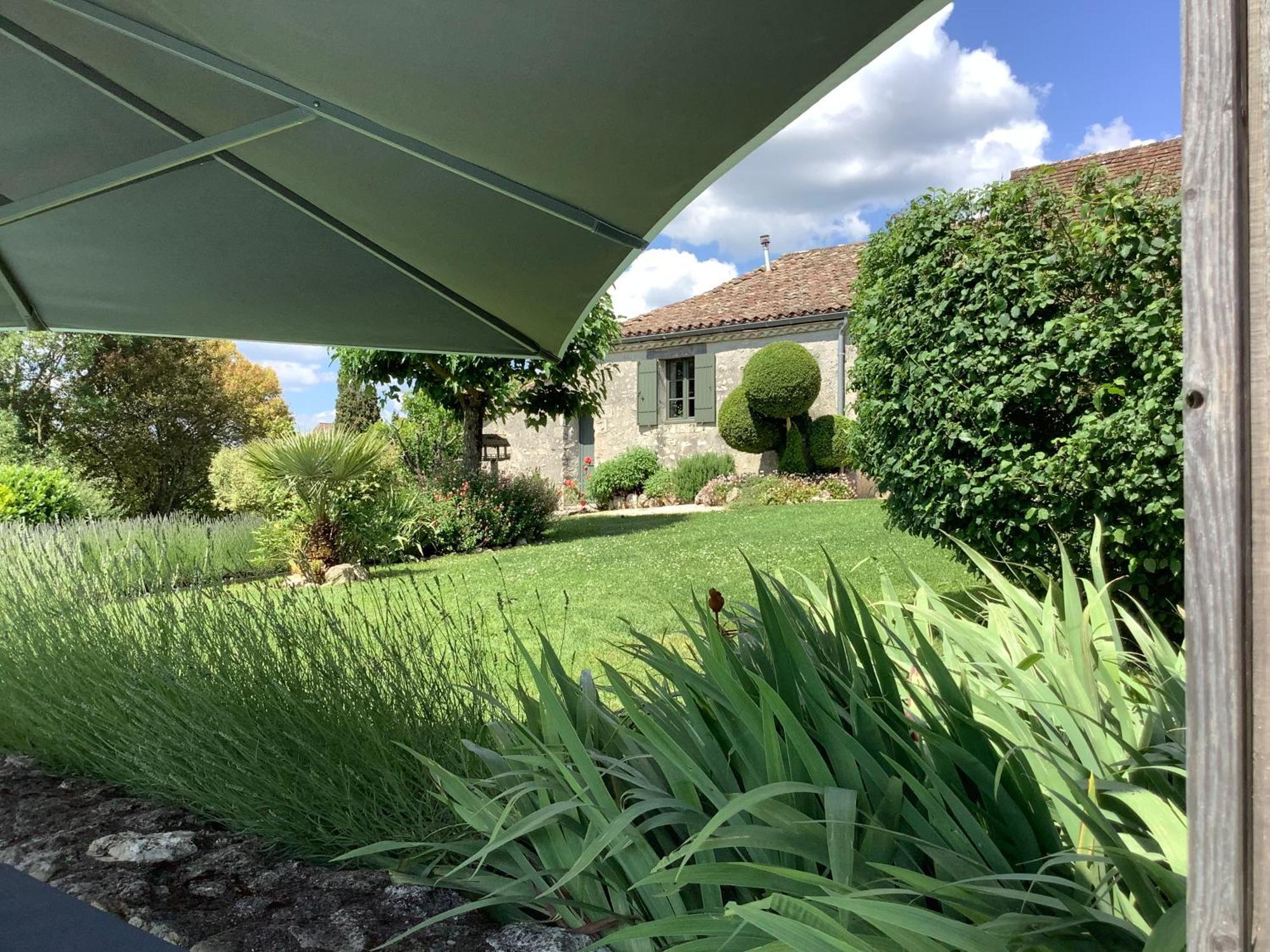 La Ferme Buissonniere Bed & Breakfast Bardou ภายนอก รูปภาพ